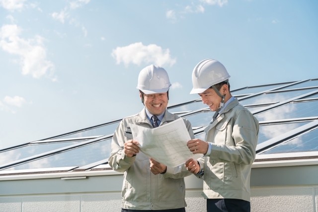 自分でやるのは危険？ソーラーパネル掃除を業者に依頼するメリット